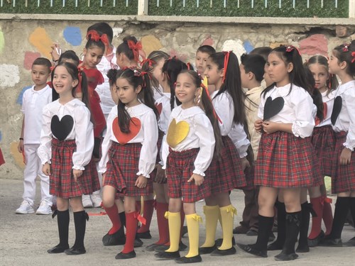 Dikili Atatürk İlkokulu 1. Sınıf Öğrencilerinin Okuma Bayramı Coşkusu